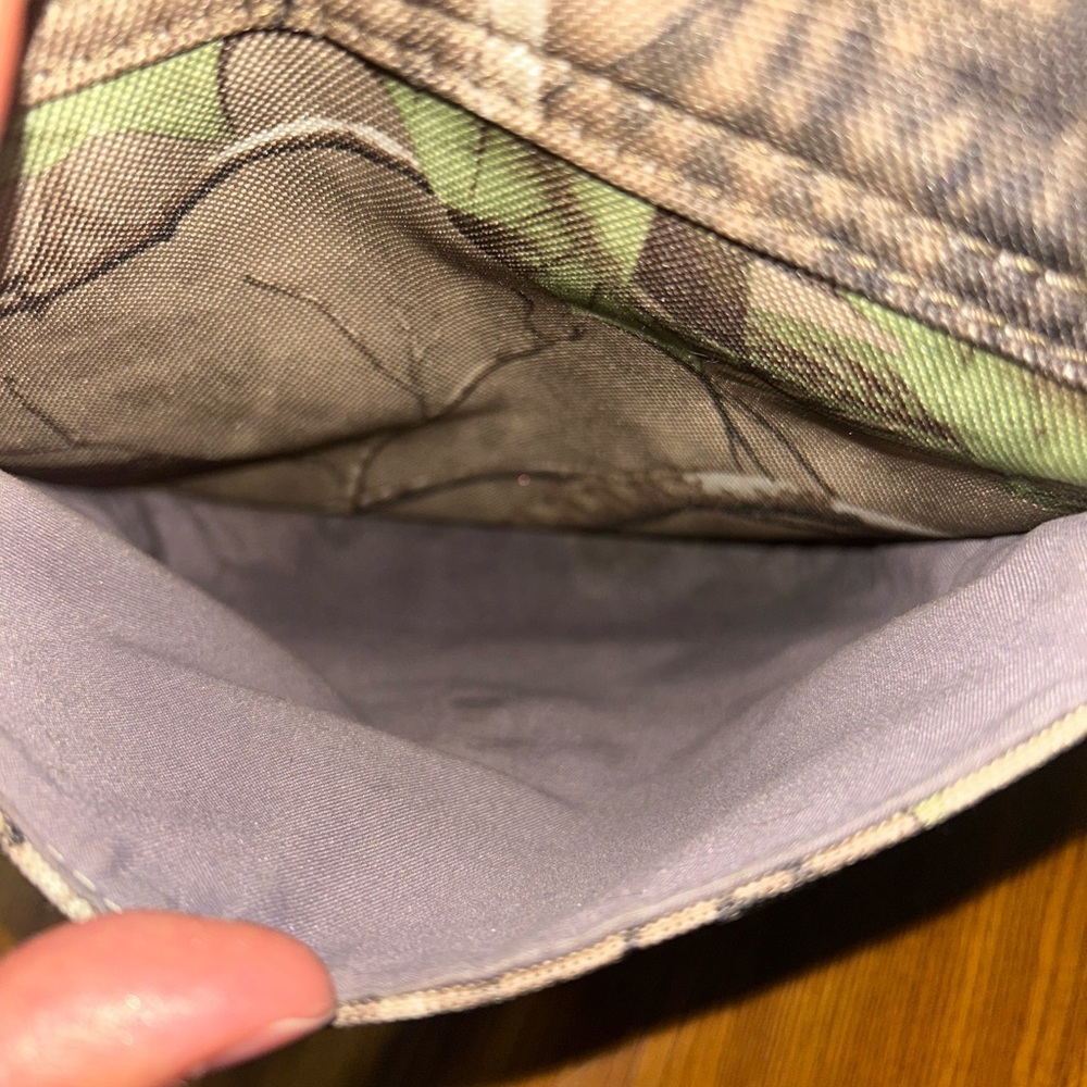 Bass Pro Shops Camo Crossbody Bag with Pink Trim - Picture 9 of 15